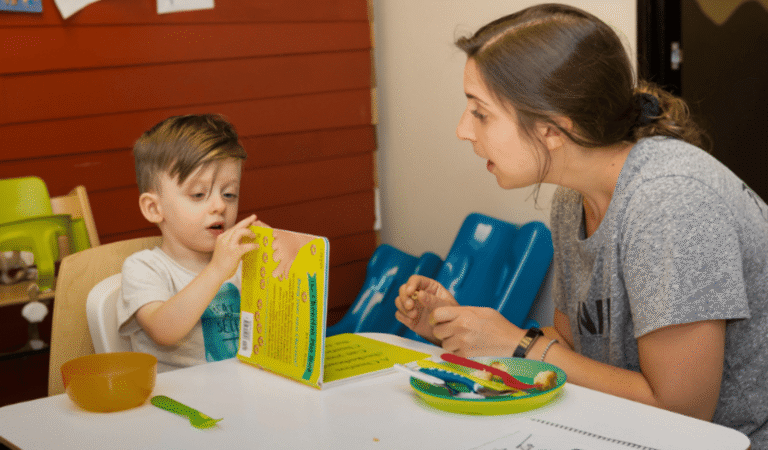 أدوات تنمية اللغة والنطق للأطفال المتأخرين لغويًا