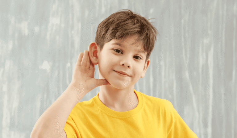 تدريب عملي لتمييز الأصوات المختلفة وتنمية الانتباه السمعي