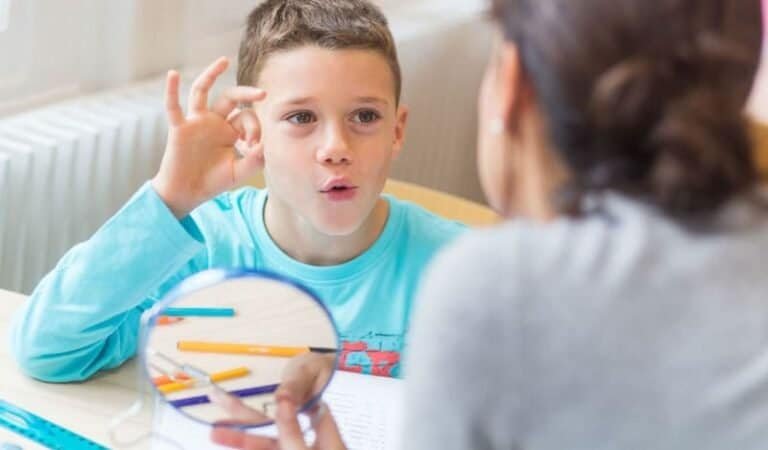 كيفية تعليم اللغة والنطق لطفل توحدي