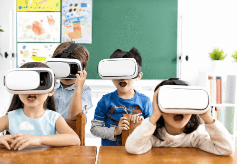 تقنيات الواقع المعزز والافتراضي في تعليم الأطفال التوحديين