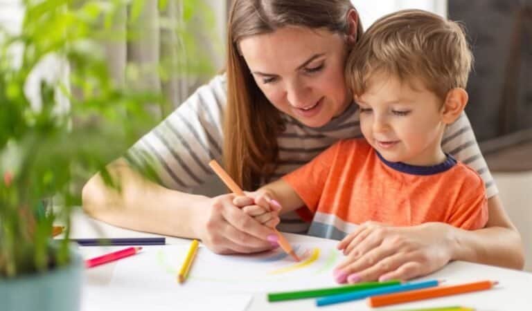 سلبيات وإيجابيات العلاج السلوكي ABA: هل هو الخيار الأفضل لطفلي؟