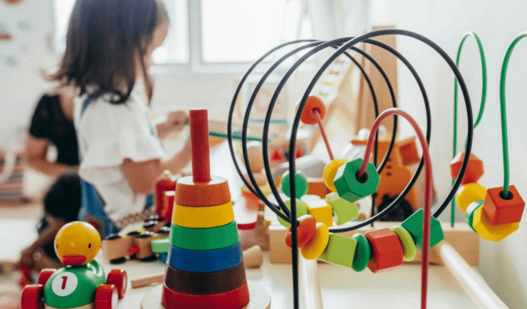 كيف تختار الألعاب المناسبة لتحفيز الحواس لدى أطفال التوحد؟