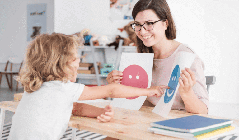 كيف تصنع جلسة تدريبية منزلية لتحسين الاستجابة للأوامر البسيطة؟