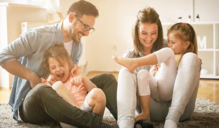 كيف يمكن تحقيق التوازن بين رعاية الطفل التوحدي وبقية الأبناء؟