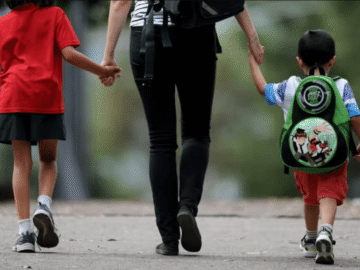 مراحل تأهيل الطفل التوحدي للمدرسة