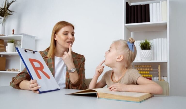 هل يمكن للطفل التوحدي أن يتعلم الكلام؟