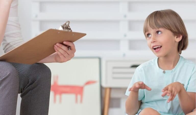 ما الفرق بين التوحد وطيف التوحد؟