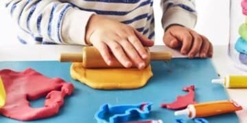 أنشطة يومية بسيطة تنمي المهارات الحسية للطفل التوحدي