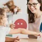 استراتيجيات للتواصل اليومي مع طفل يعاني من التوحد
