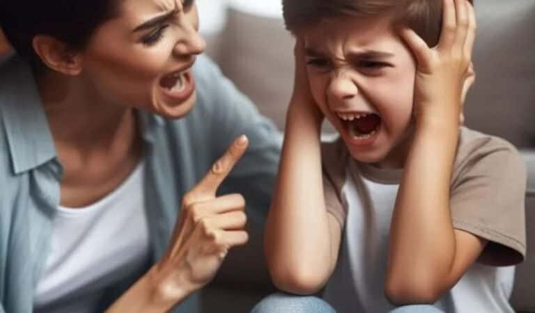 كيف تتعامل أسرة طفل التوحد مع مشاعر الغضب أو الحزن المزمن؟