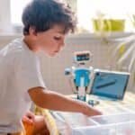 كيف يمكن استخدام البرمجيات المفتوحة لدعم الأطفال التوحديين؟