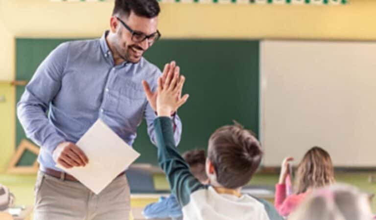 كيفية التعامل مع فرط النشاط داخل الفصل: استراتيجيات عملية لطلاب التوحد