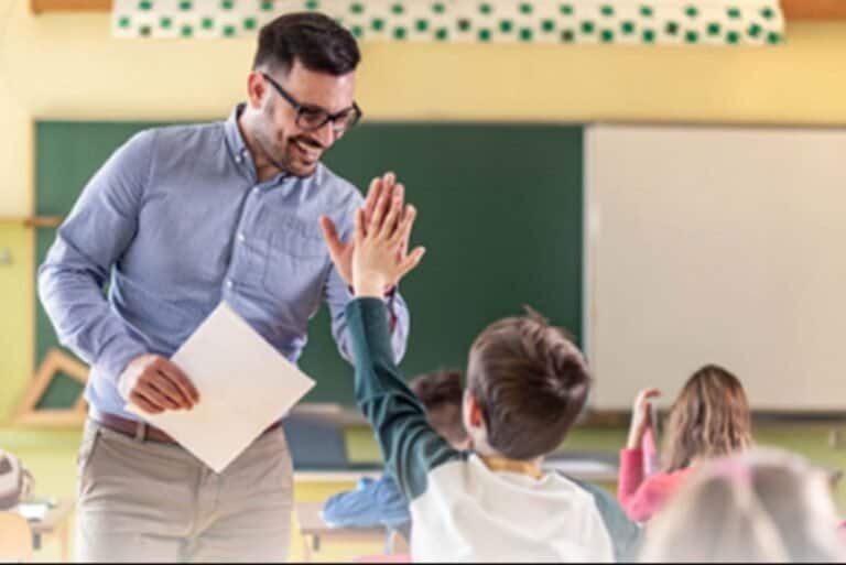 فصول دراسية مصممة بوعي يمكن أن تحول تحدي فرط النشاط إلى فرصة للتعلم النشط والمشاركة الفعالة