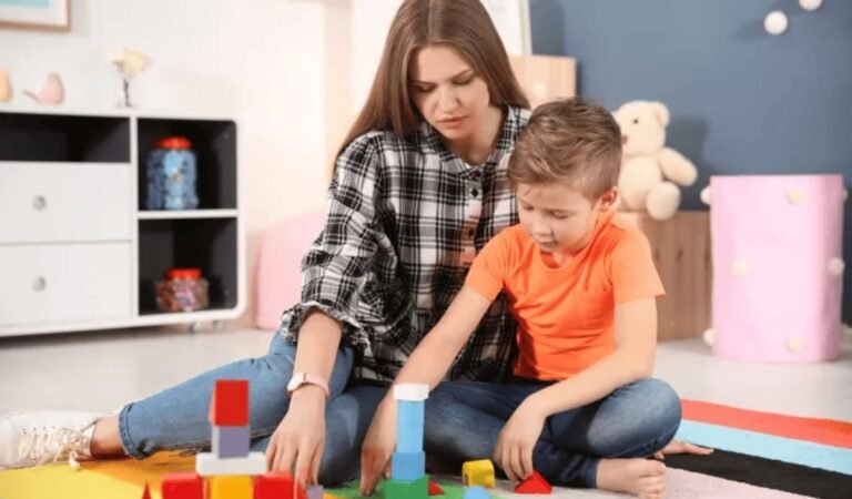 دعم الأسرة لخطة التدخل العلاجي للطفل ذي الاحتياجات الخاصة.. كيف؟