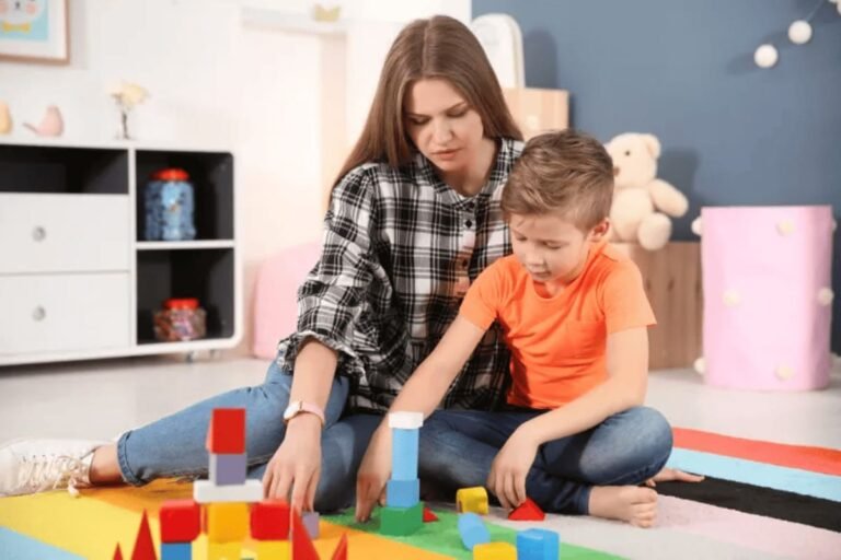 أم تدعم خطة التدخل العلاجي من خلال تعميم المهارات في البيئة المنزلية الطبيعية – أقوى أشكال التعلم للأطفال ذوي الاحتياجات الخاصة